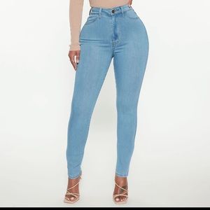 Fashion Nova Classic High waist Skinny jeans 1 light wash
